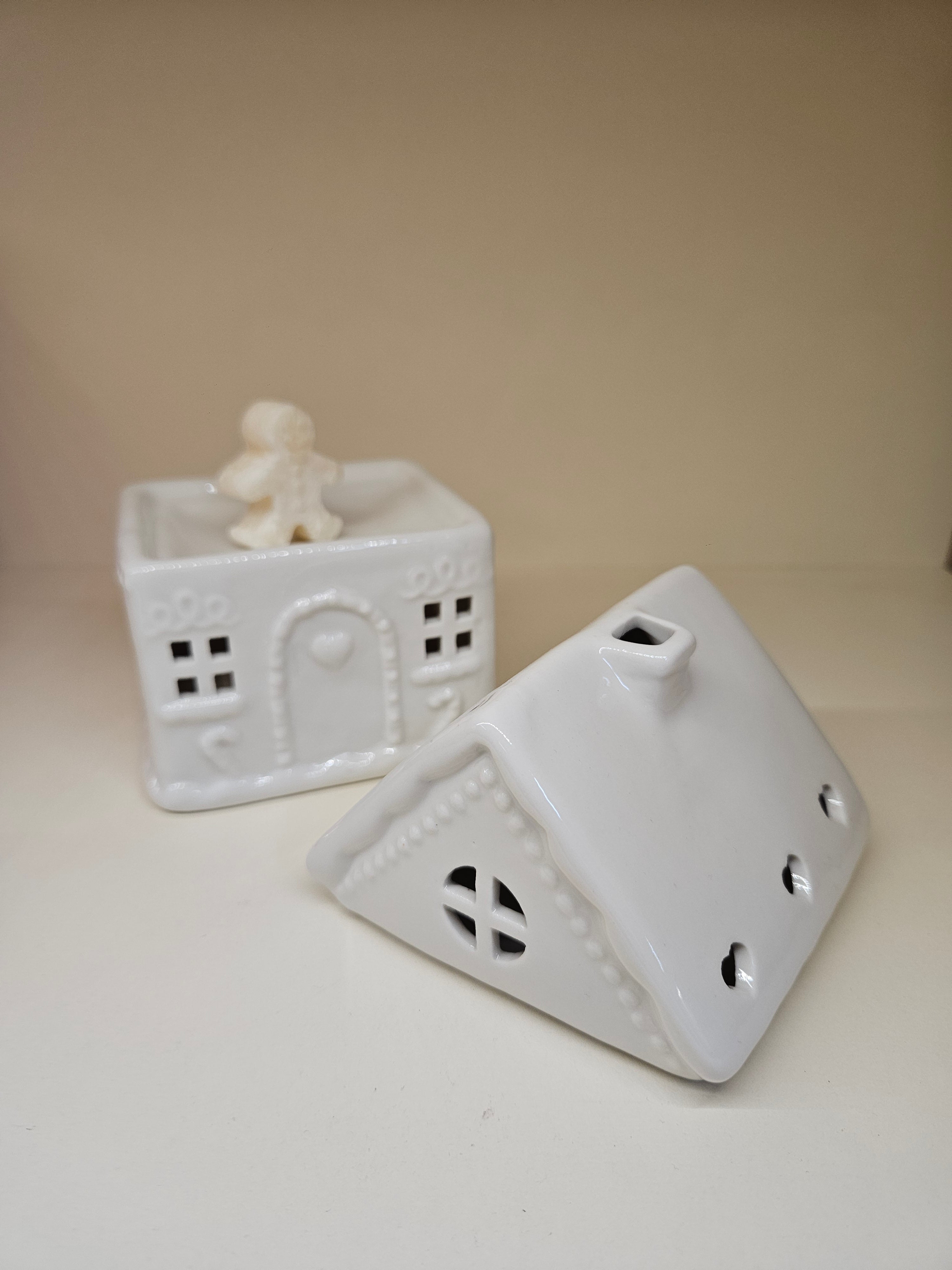 Brûle-parfum maison pain d'épices blanc